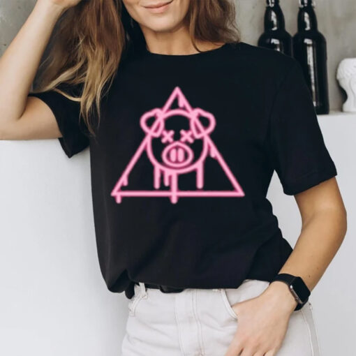 Embroidered Spray Paint Pig Diamond Tee1